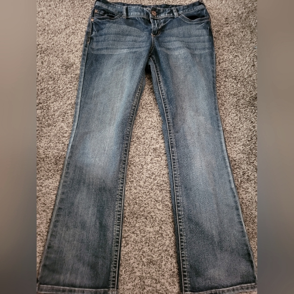 Size 9/10 Short Bootcut Maurices Jeans
